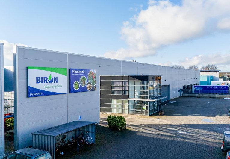 Foto van de voorzijde van het pand van Biron